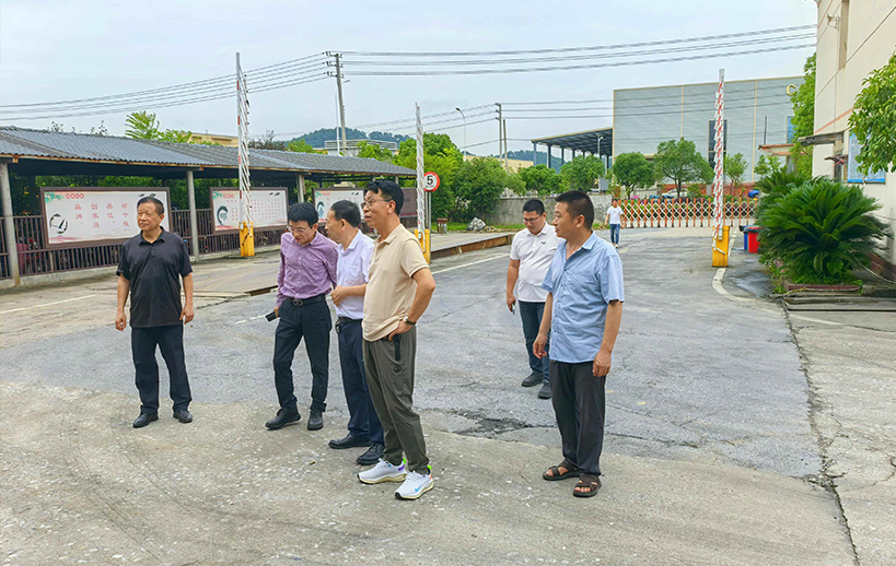 【綠色領航·智慧交融】華洲木業(yè)董事長率團深訪鐘氏木業(yè)，共譜江西綠色發(fā)展新篇章(圖2)