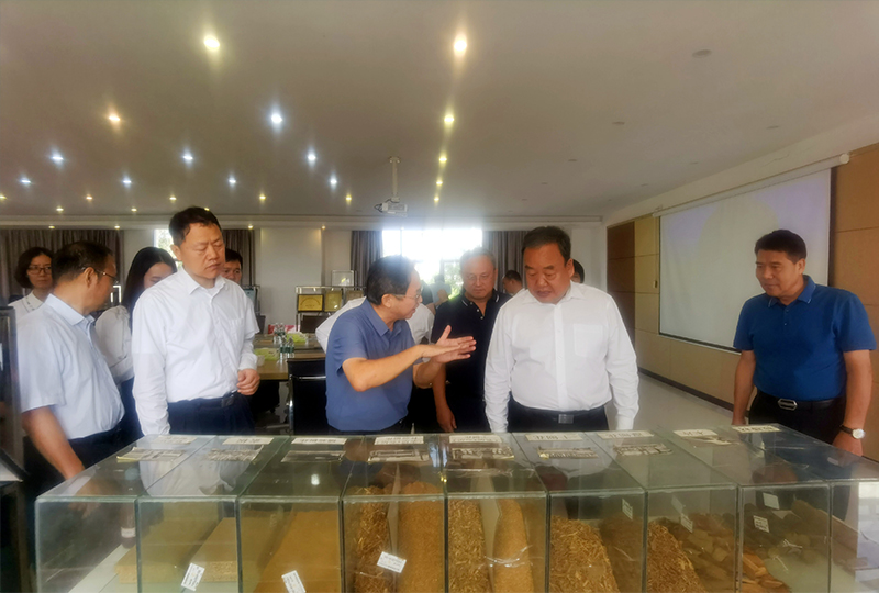 廣東省政協領導一行蒞臨始興華洲木業調研考察(圖3) 廣東省政協領導一行蒞臨始興華洲木業調研考察(圖3)